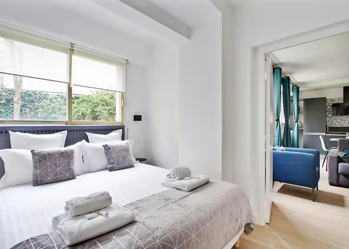 Trocadero/ Eiffel Tower - 3 Bedrooms- New! *
